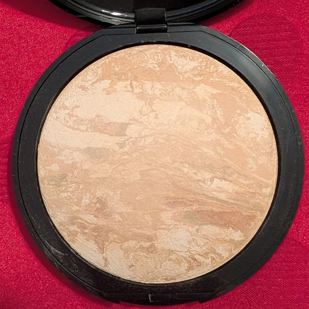 Light Balance-n-Brighten Baked Foundation Laura Geller Jumbo Size Foundation 🆕
